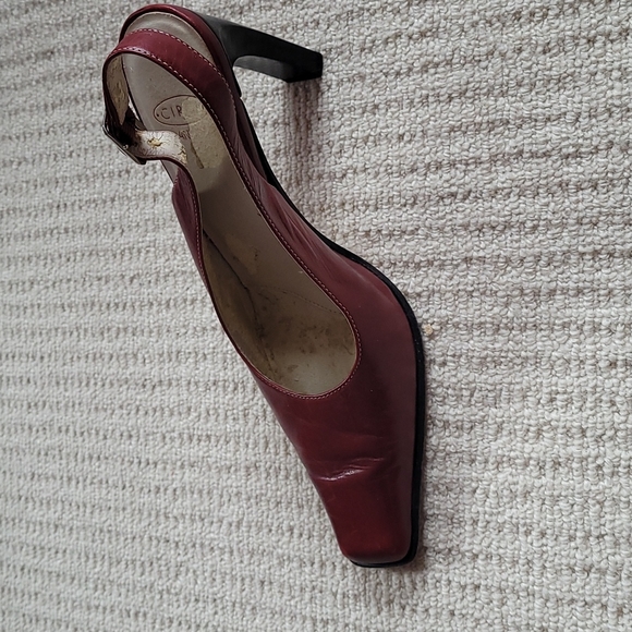 Burgundy pointy toe heals - Picture 1 of 6